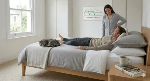 A visual infographic highlighting targeted pressure relief points on the hips and shoulders provided by a firm orthopaedic mattress to soothe backache.
